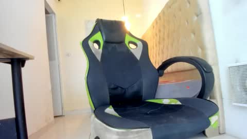 alantrickz365 online show from December 14, 10:36 pm