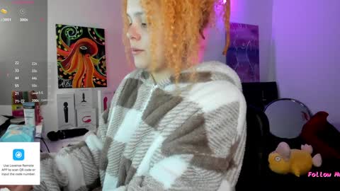 Snapshot of alaska_colors chatting on December 2, 1:57 pm Caro online show from December 2, 1:57 pm