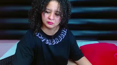 Snapshot of alasmith_ chatting on December 7, 8:33 am AlaSmith  online show from December 7, 8:33 am