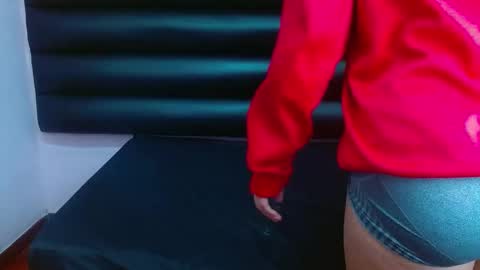 Snapshot of alasmith_ chatting on December 11, 1:37 am AlaSmith  online show from December 11, 1:37 am