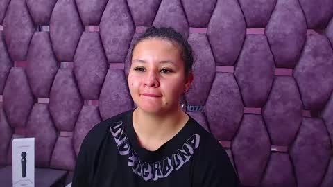 Snapshot of alasmith_ chatting on February 22, 5:44 am AlaSmith  online show from February 22, 5:44 am