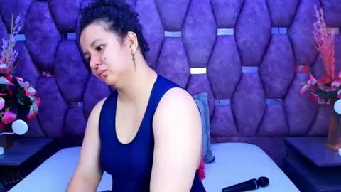 Snapshot of alasmith_ chatting on June 18, 2:01 am AlaSmith online show from June 18, 2:01 am