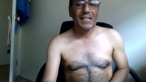 albalchal1973 online show from February 12, 1:33 am