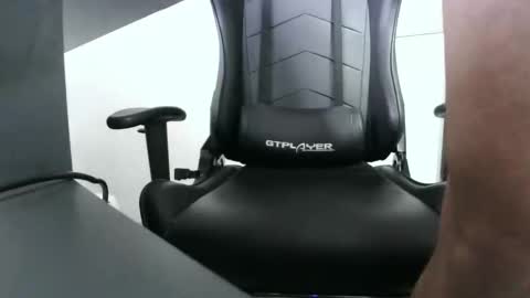 Snapshot of albanianking07 chatting on January 19, 7:58 pm albanianking07 online show from January 19, 7:58 pm