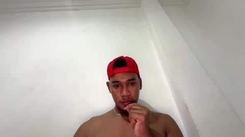 Snapshot of albert_gil69 chatting on April 1, 4:35 am albert_gil69 online show from April 1, 4:35 am