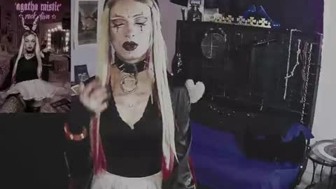 Mistic witch online show from July 25, 6:49 pm