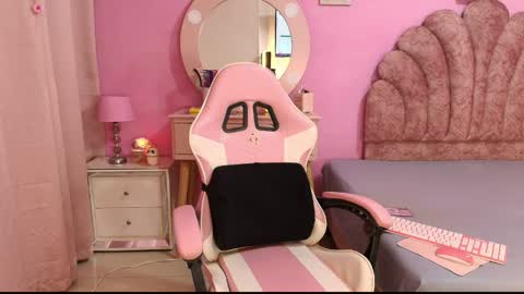 Snapshot of aldana_stone chatting on April 5, 9:34 pm aldana_stone online show from April 5, 9:34 pm