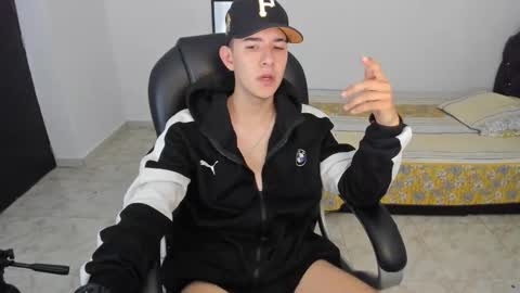 Aleck Boy online show from November 27, 6:54 pm