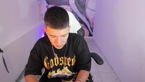 Aleck Boy online show from December 4, 7:33 pm