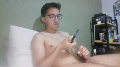 Snapshot of aleexrune chatting on June 30, 10:33 pm aleexrune online show from June 30, 10:33 pm