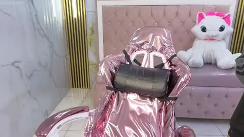 Snapshot of alehp_rose_s chatting on April 21, 12:55 pm Ale online show from April 21, 12:55 pm