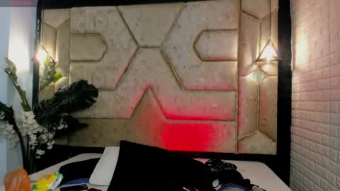 aleja__slav3 online show from May 5, 9:23 pm