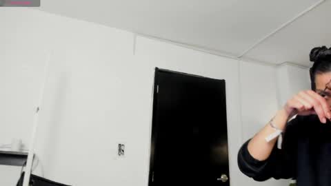 aleja__slav3 online show from May 15, 9:11 pm