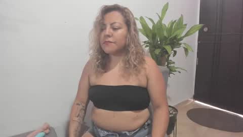 Snapshot of aleja_lollipop chatting on September 15, 9:15 pm Aleja online show from September 15, 9:15 pm