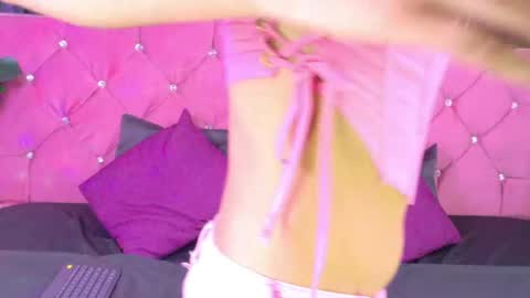 Alejandra online show from May 19, 12:00 pm