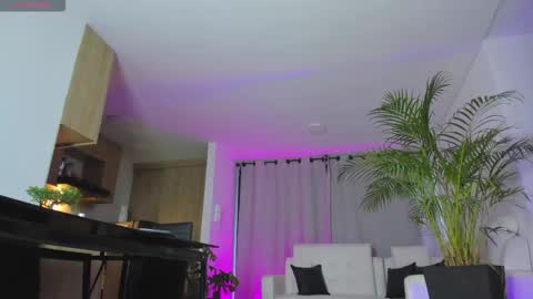 Snapshot of alejaevangeline chatting on October 4, 11:08 am A L E J A N D R A online show from October 4, 11:08 am