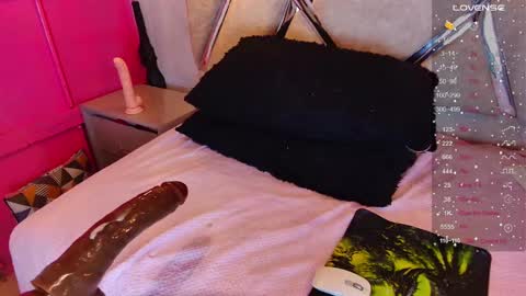 Snapshot of alejandra_martinss chatting on February 26, 8:33 pm alejandra martins online show from February 26, 8:33 pm