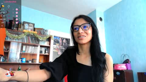 Snapshot of alejandracherry_ chatting on December 17, 11:49 am Alejandra online show from December 17, 11:49 am