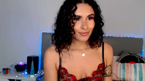 Snapshot of alejandraray chatting on October 31, 8:54 pm Danna Ray online show from October 31, 8:54 pm