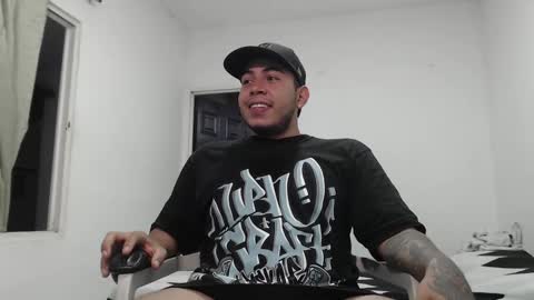 Snapshot of alejandrocock23 chatting on March 8, 11:48 am alejandrocock online show from March 8, 11:48 am
