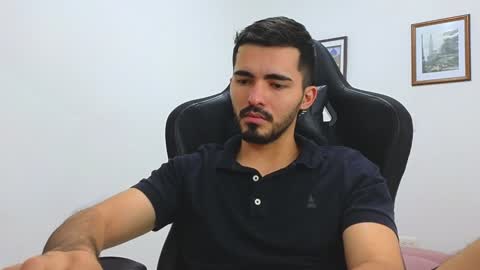 alejandroo_7 online show from January 16, 11:37 pm