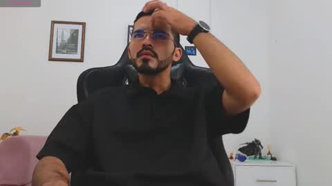 alejandroo_7 online show from October 11, 2:04 pm