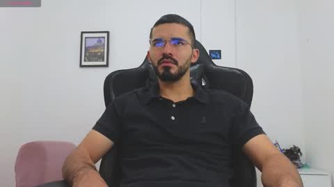 alejandroo_7 online show from December 18, 4:35 pm