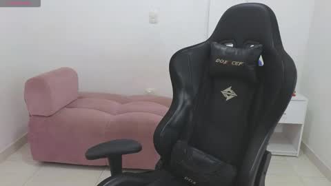 alejandroo_7 online show from February 6, 5:49 pm