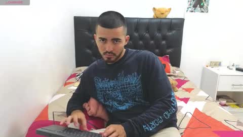 alejandroo_7 online show from February 24, 3:54 pm