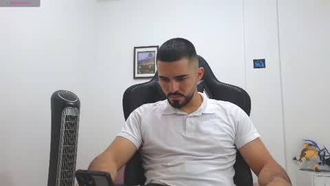 alejandroo_7 online show from June 15, 9:06 pm