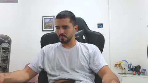 alejandroo_7 online show from July 2, 12:54 am