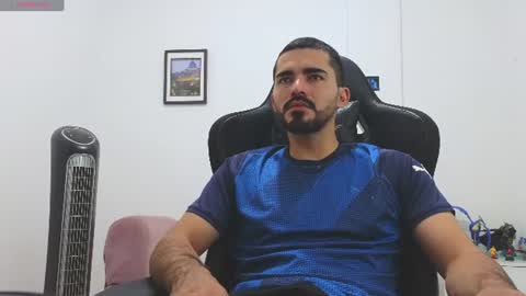 alejandroo_7 online show from July 3, 6:25 pm