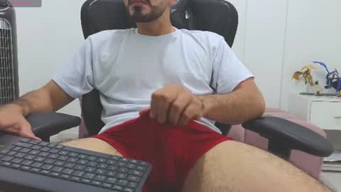 alejandroo_7 online show from July 7, 12:46 am