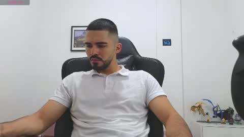 alejandroo_7 online show from July 8, 6:23 pm