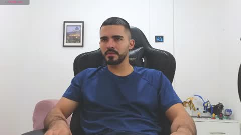 alejandroo_7 online show from July 10, 5:37 pm