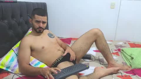 alejandroo_7 online show from July 12, 11:51 pm