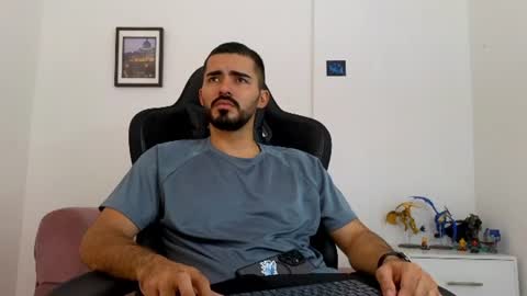 alejandroo_7 online show from July 18, 7:28 pm
