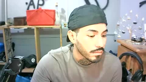Snapshot of alejandropppzz chatting on January 14, 6:07 pm alejandropppzz online show from January 14, 6:07 pm