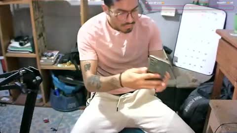 Snapshot of alejandropppzz chatting on February 2, 7:09 am alejandropppzz online show from February 2, 7:09 am