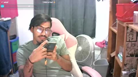 Snapshot of alejandropppzz chatting on February 8, 8:31 am alejandropppzz online show from February 8, 8:31 am