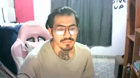 Snapshot of alejandropppzz chatting on March 3, 7:43 am alejandropppzz online show from March 3, 7:43 am