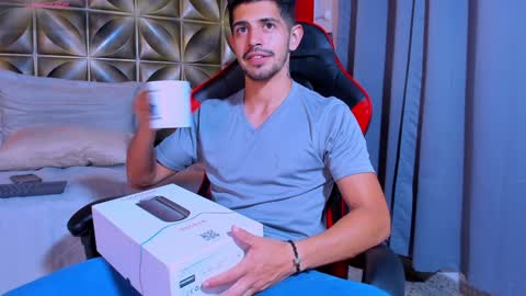 Alejo  online show from February 5, 5:30 am