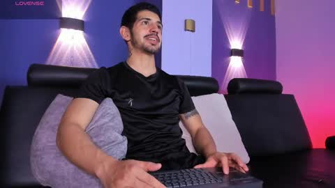 Snapshot of alejandrostorm chatting on June 7, 5:44 am Alejo online show from June 7, 5:44 am