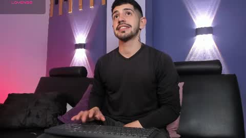 Snapshot of alejandrostorm chatting on June 21, 7:00 am Alejo online show from June 21, 7:00 am