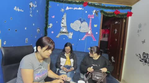 Snapshot of alejita_smithh chatting on January 21, 12:39 pm zoe and Kataleya online show from January 21, 12:39 pm