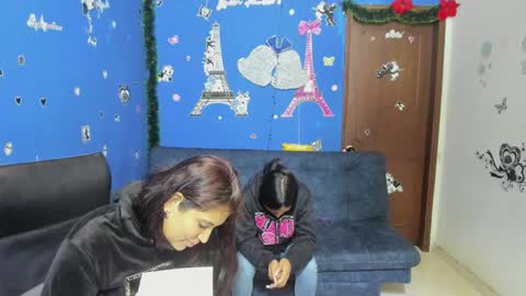 Snapshot of alejita_smithh chatting on January 24, 1:47 pm zoe and Kataleya online show from January 24, 1:47 pm