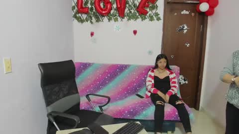 Snapshot of alejita_smithh chatting on March 10, 12:26 pm zoe and Kataleya online show from March 10, 12:26 pm