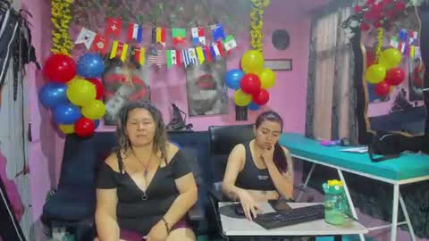 zoe and Kataleya online show from June 16, 1:36 pm
