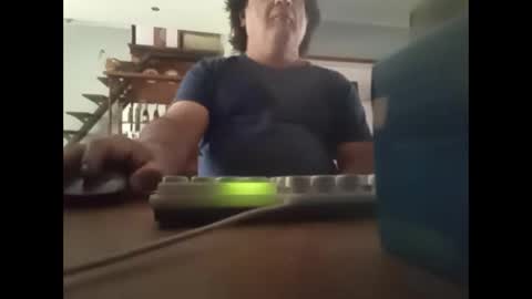 Snapshot of alejito16 chatting on December 3, 12:38 pm alejito16 online show from December 3, 12:38 pm