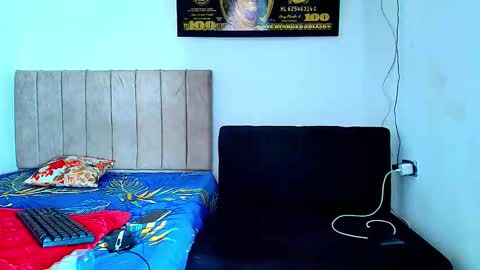 alejo_21cm online show from February 4, 8:09 am